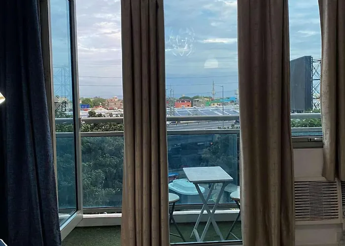 Yumi Azure Staycation * Manille